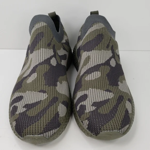 Blondo Sarah Thick Waterproof Camo Material Pull On Stretch Ankle Sneakers sz 9M - Picture 2 of 9